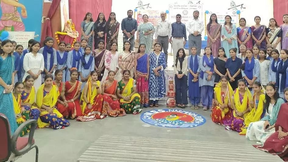 NSS दिवस पर तीन दिवसीय कार्यक्रम, छात्राओं ने सेठानी घाट पर चलाया जागरूकता अभियान