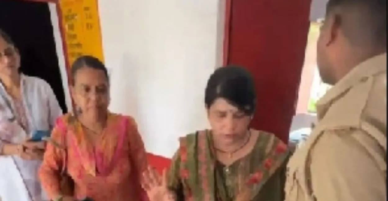 'मेरी जान को खतरा है...': प्रधानाध्यापिका ने खुद को स्कूल के कमरे में किया बंद, साढ़ के महोलिया स्कूल में हाईवोल्टेज ड्रामा